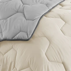 Idmarket Couette 220x240 CM ABBY Bicolore Beige Et Gris 300 Gr -Talamo Magasin couette 220x240 cm abby bicolore beige et gris 300 gr 13421072 36703112 112 1140x1140 1
