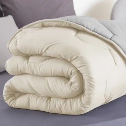 Idmarket Couette 220x240 CM ABBY Bicolore Beige Et Gris 300 Gr -Talamo Magasin couette 220x240 cm abby bicolore beige et gris 300 gr 13421072 36703114 114 1140x1140